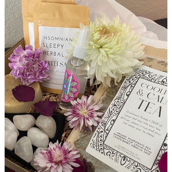 Holistic Christmas Gift Set, Crystals, Herbal Soap, Beeswax Candle, Bath Salts - Picture 3 of 10